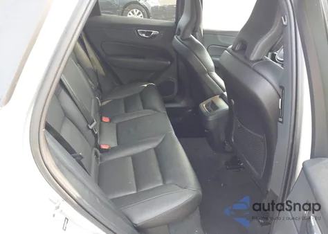 2019 Volvo Xc60 T5 Momentum z USA, uszkodzony, nr VIN LYV102RK3KB330502